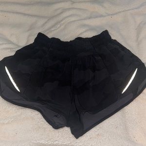 Lululemon 2.5 Hotty Hot Low-Rise